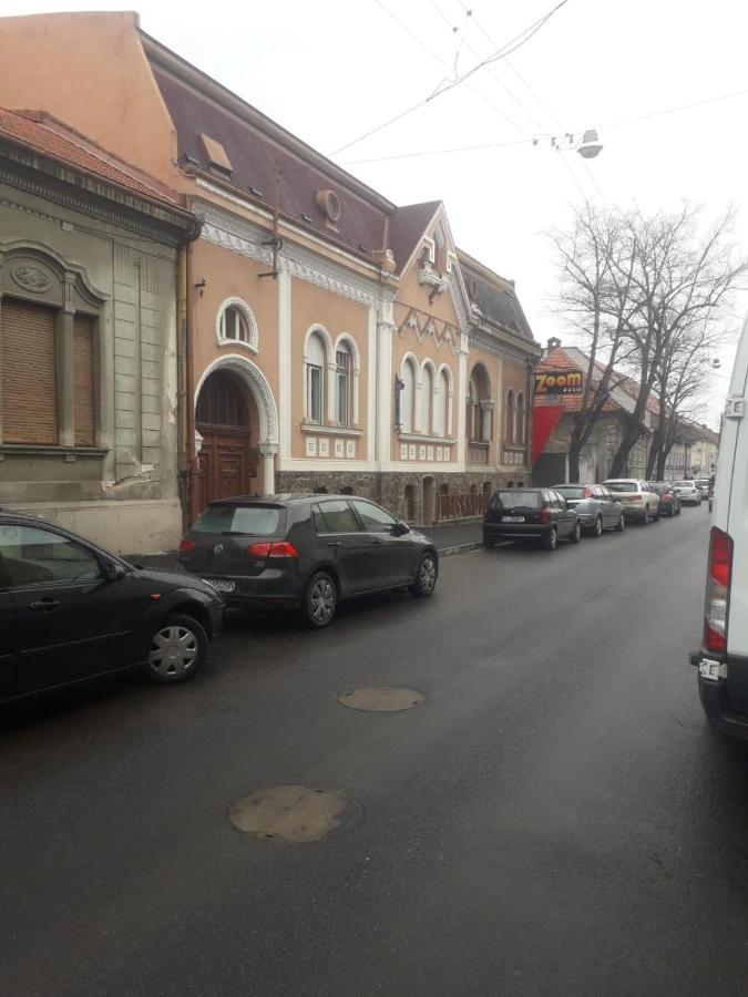 Oradea Central Hostel エクステリア 写真